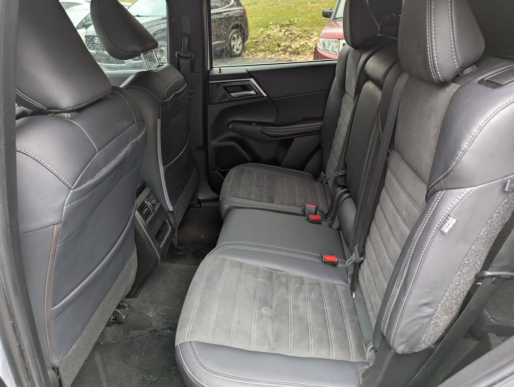 Used 2024 Mitsubishi Outlander SE image 7