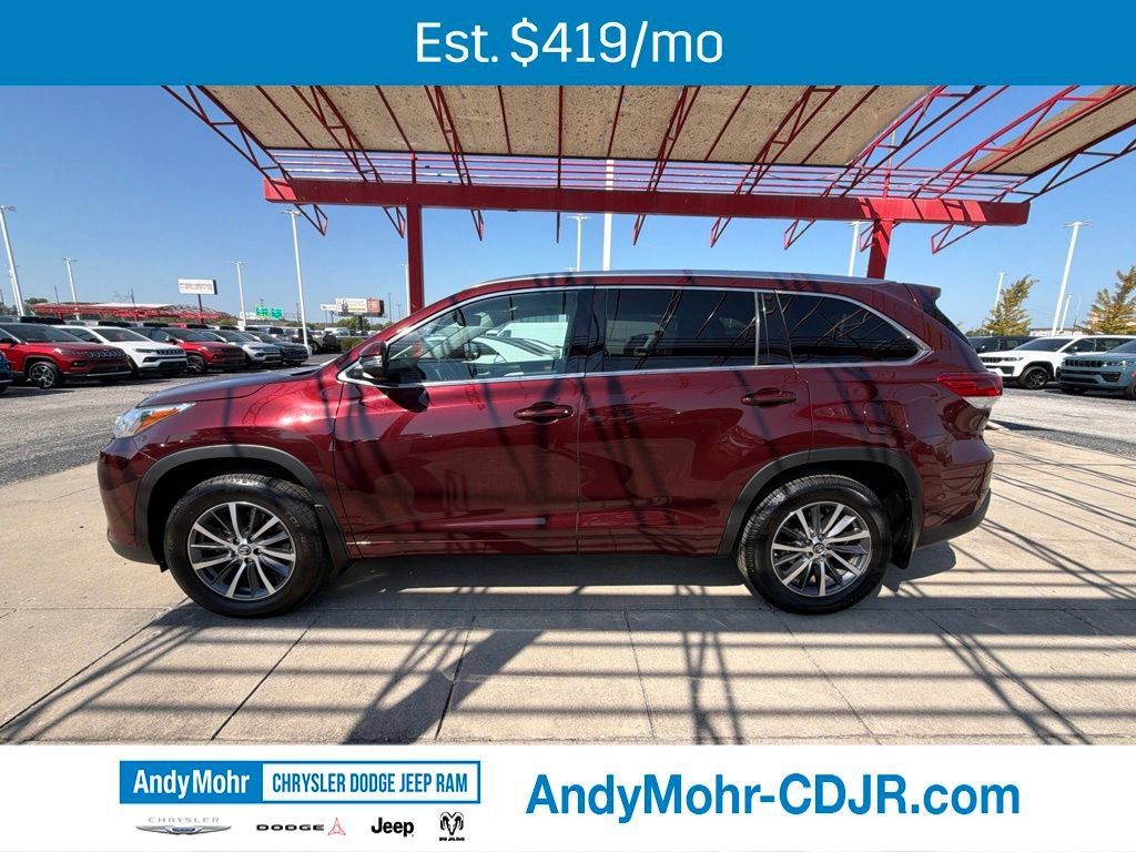 Used 2017 Toyota Highlander XLE AWD/4WD image 4