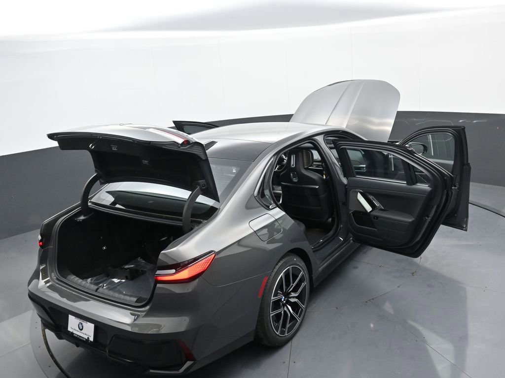 New 2026 BMW 750e xDrive image 45