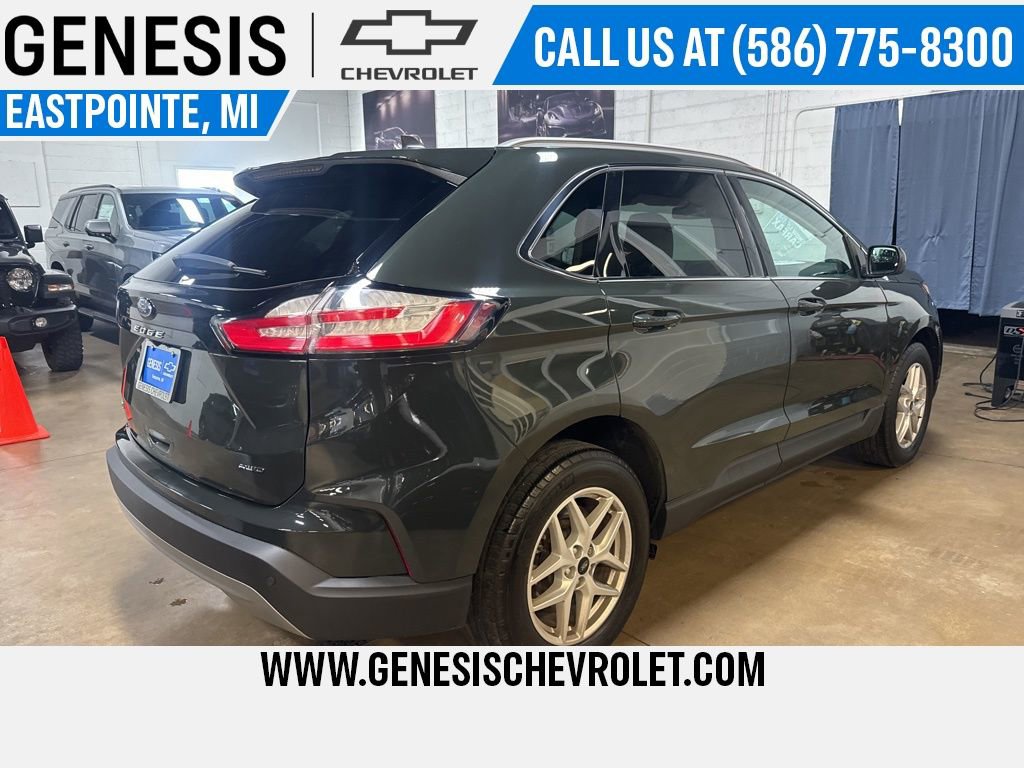 Used 2024 Ford Edge SEL w/ Convenience Package image 3