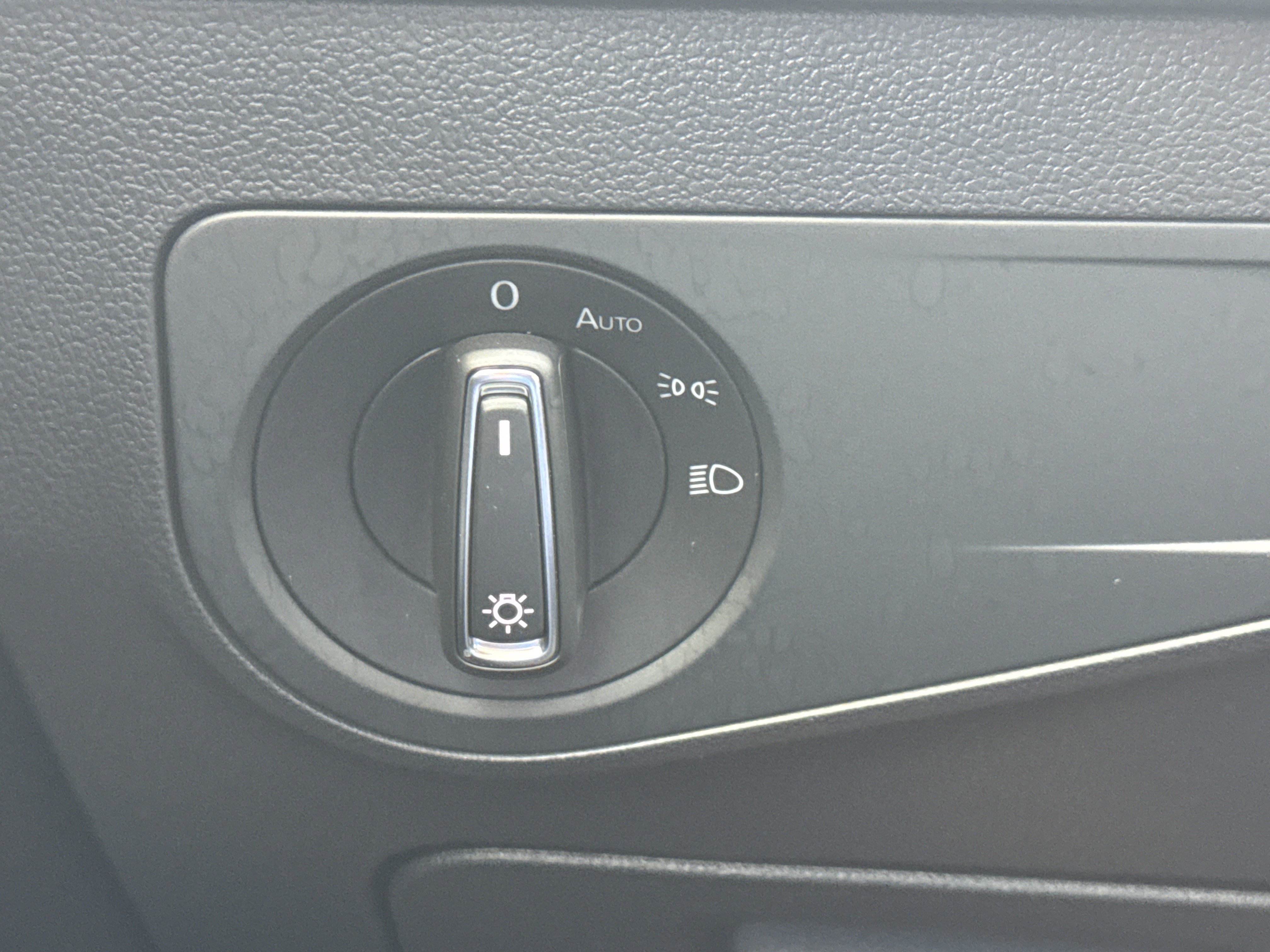 Certified 2023 Volkswagen Tiguan SE FWD image 15