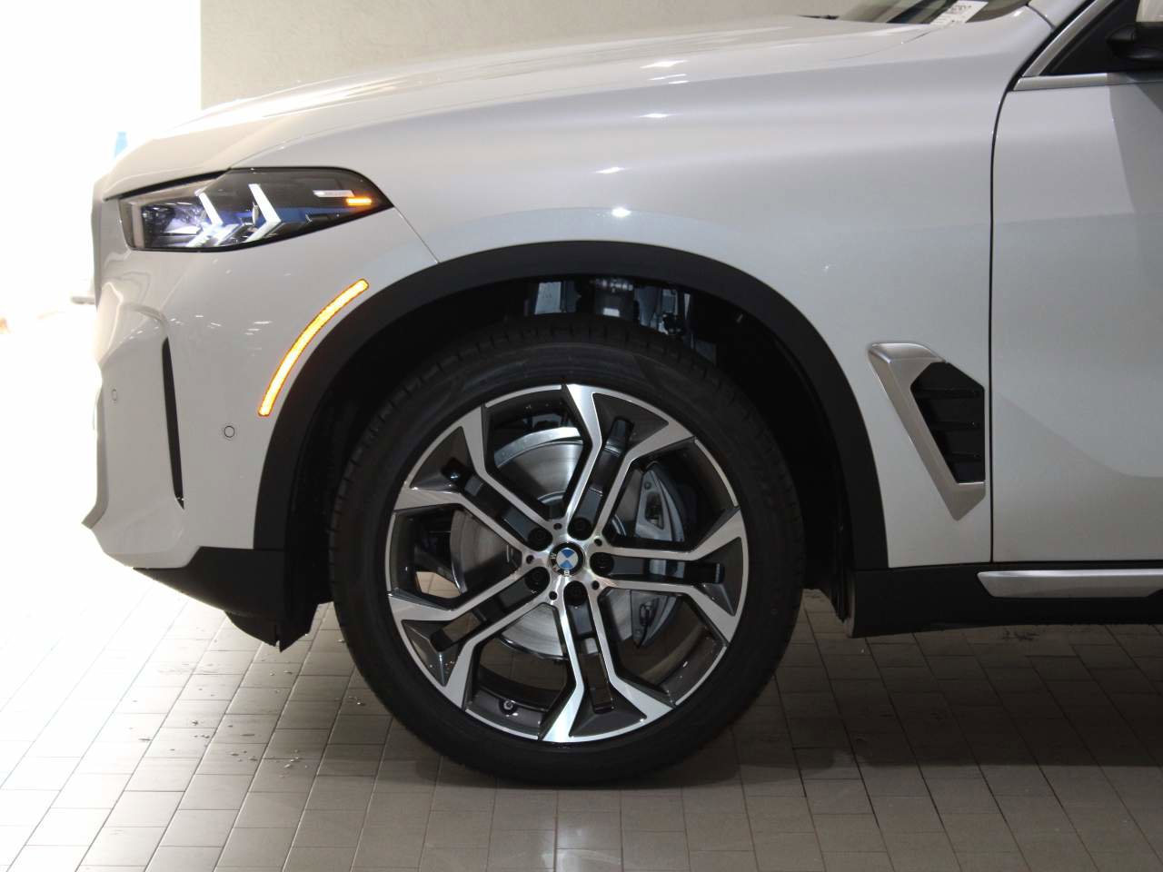 Certified 2026 BMW X5 sDrive40i w/ Climate Comfort Package RWD image 4