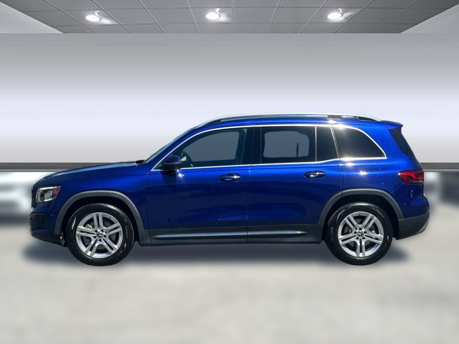 Used 2021 Mercedes-Benz GLB 250 4MATIC image 2