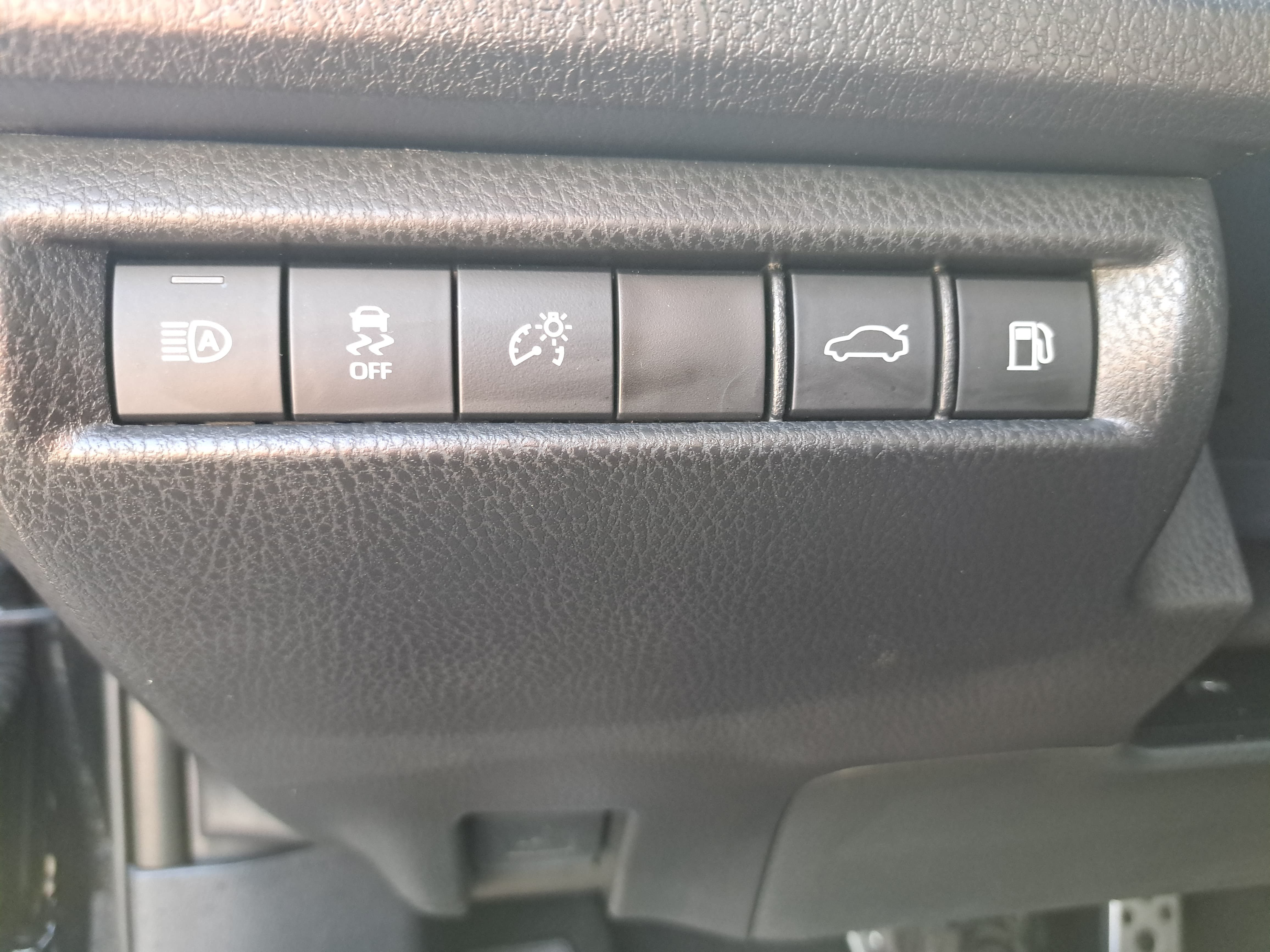 Used 2025 Toyota Camry SE w/ Convenience Package FWD image 23
