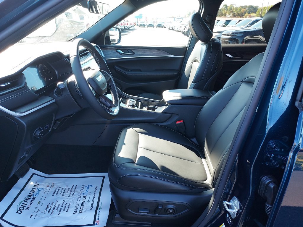 New 2027 Jeep Grand Cherokee Limited w/ Limited Altitude Package AWD/4WD image 13
