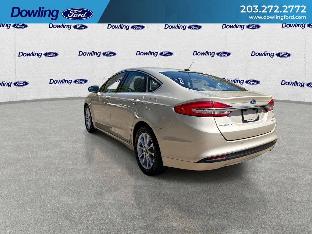 Used 2017 Ford Fusion SE w/ Fusion SE Technology Package FWD image 6