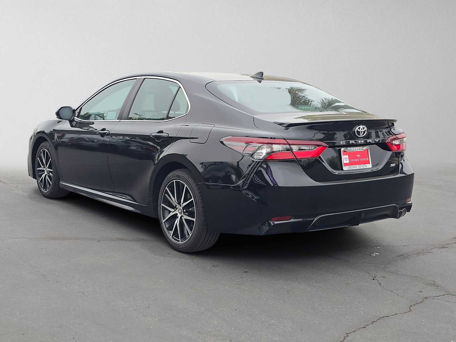 Certified 2024 Toyota Camry SE FWD image 5