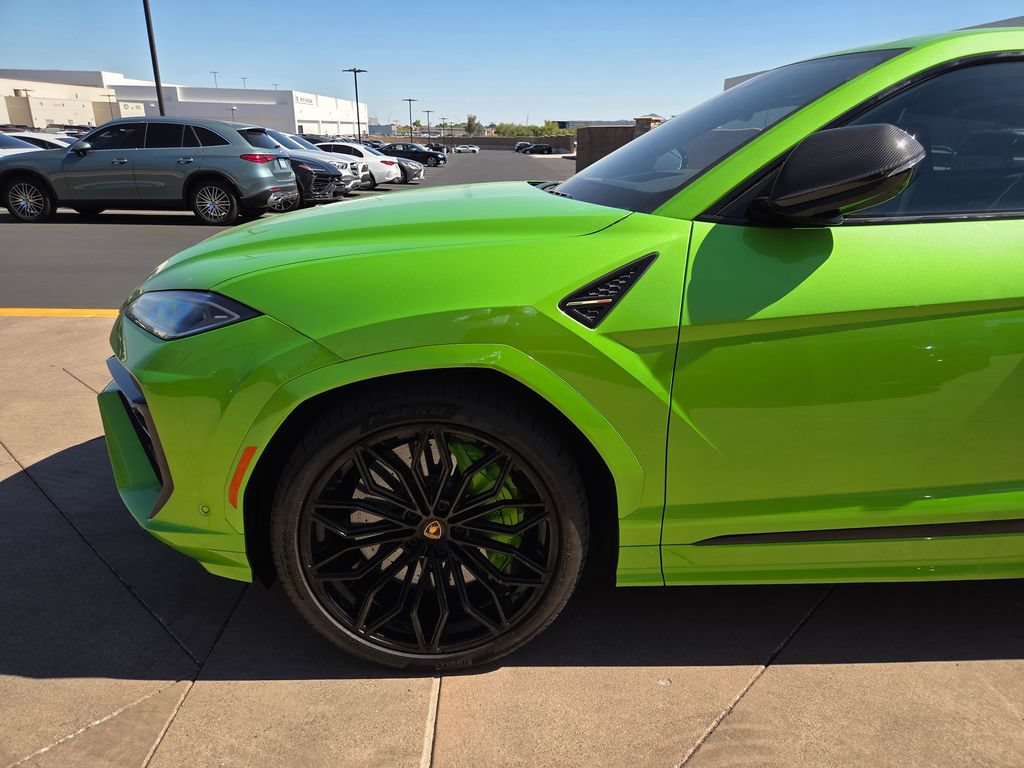 Used 2025 Lamborghini Urus SE AWD/4WD image 3