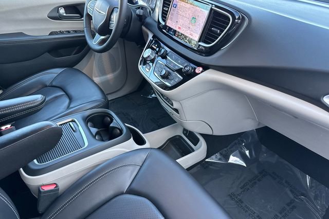 Used 2023 Chrysler Pacifica Touring-L image 20