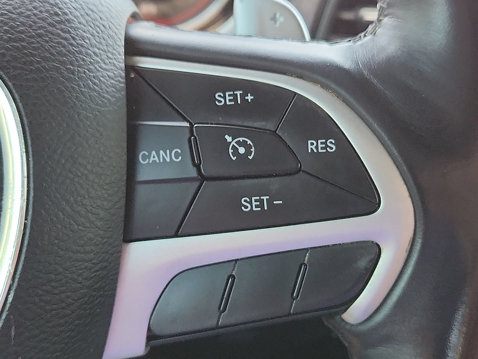 Used 2015 Dodge Challenger R/T Plus RWD image 17