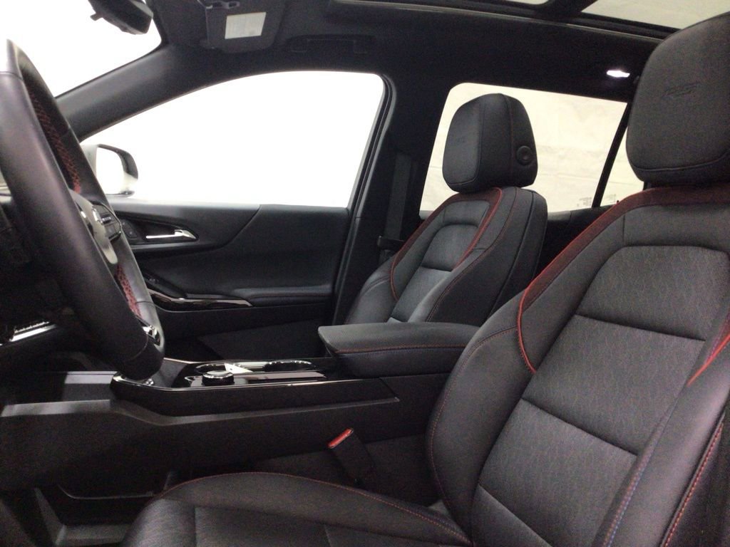 Used 2025 Chevrolet Equinox RS w/ Safety and Technology Package image 9