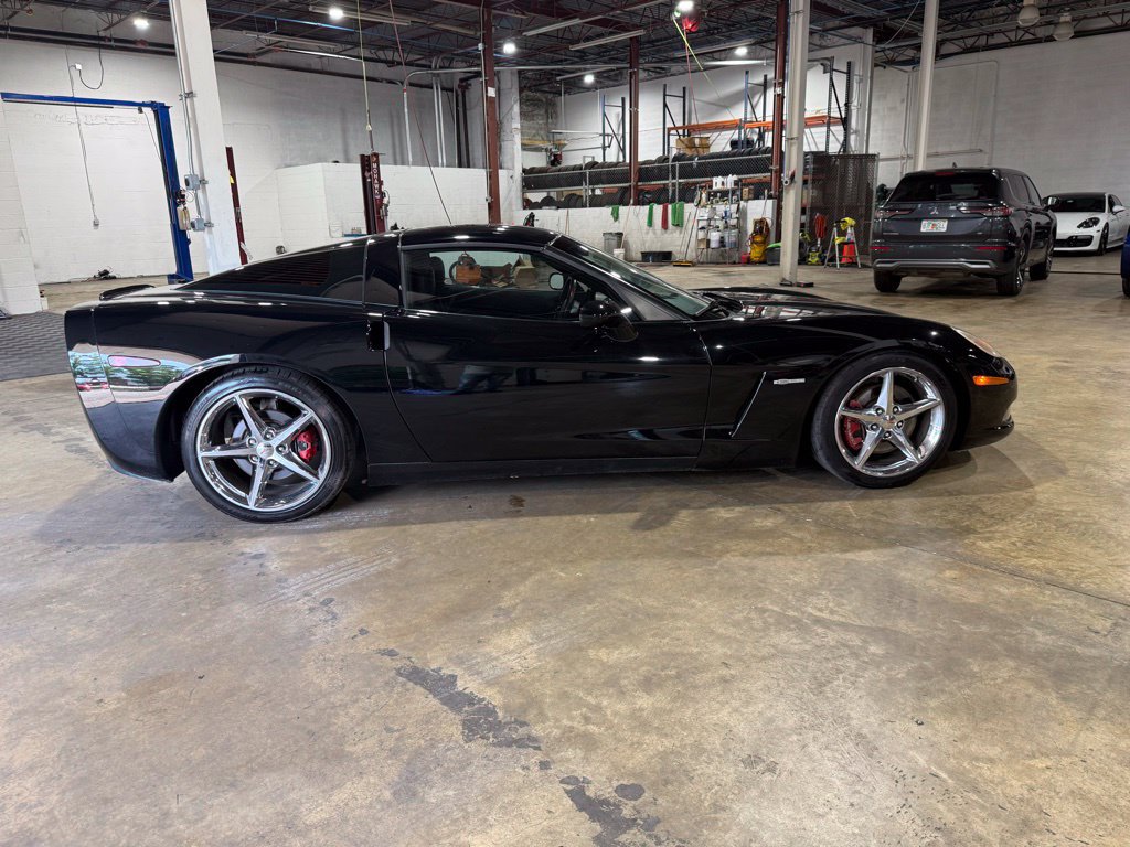 Used 2005 Chevrolet Corvette Coupe w/ Preferred Equipment Group RWD image 5