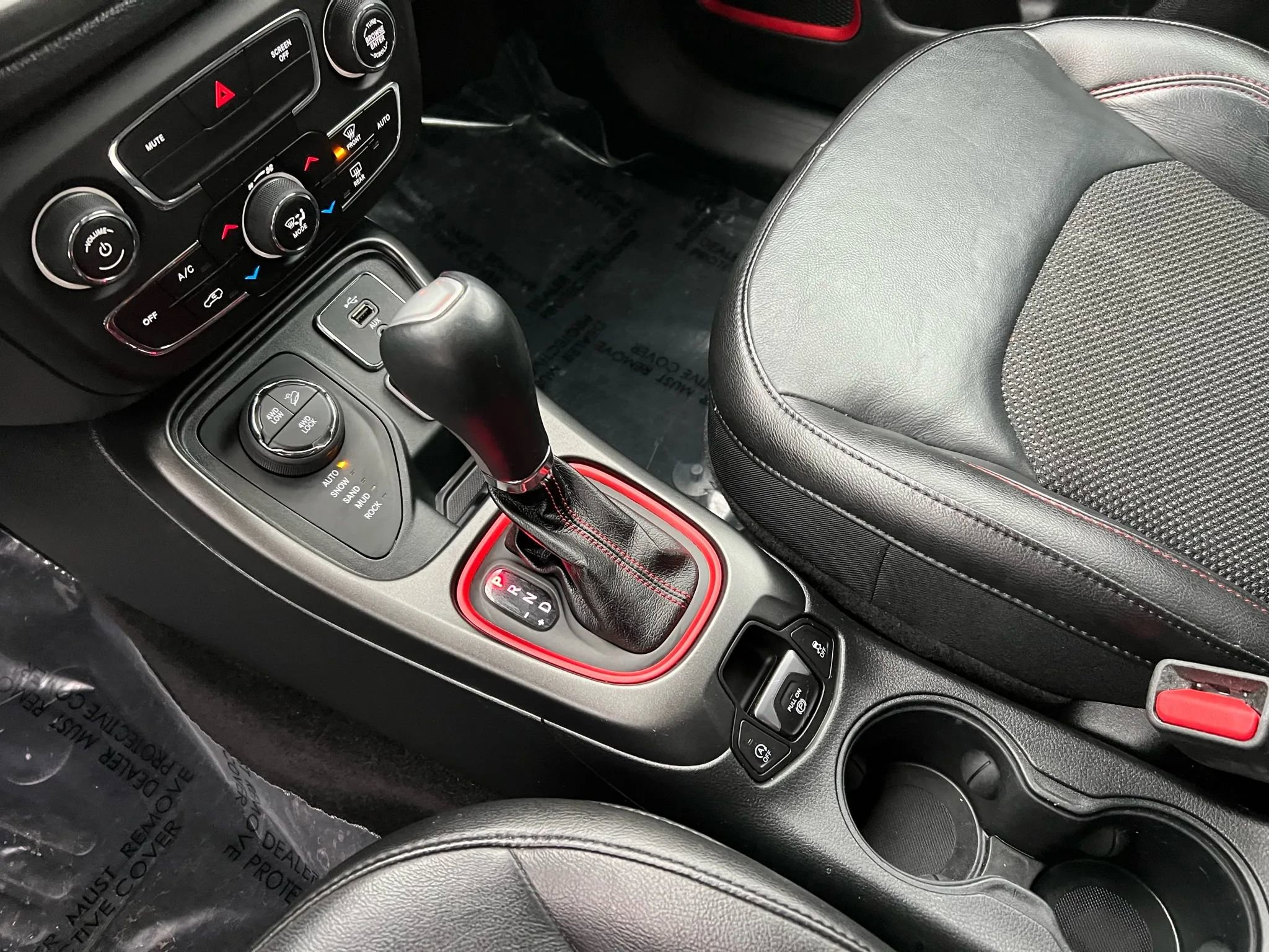 Used 2018 Jeep Compass Trailhawk w/ Cold Weather Group image 12