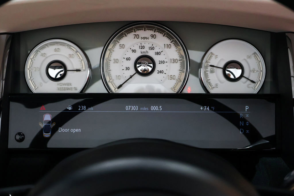 Used 2019 Rolls-Royce Dawn RWD image 40