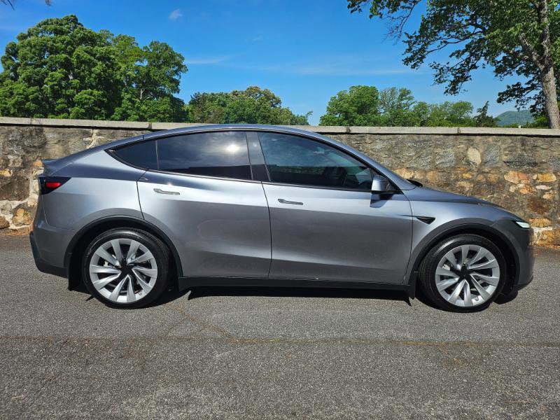 Used 2026 Tesla Model Y AWD image 10