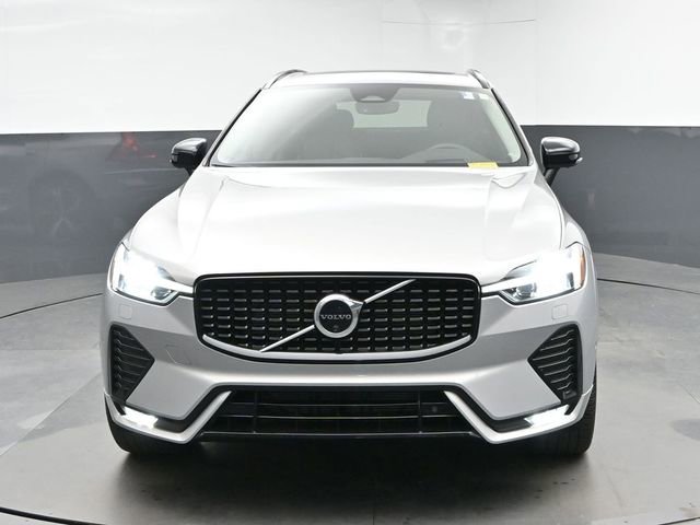 Used 2023 Volvo XC60 B5 Ultimate w/ Climate Package FWD image 3