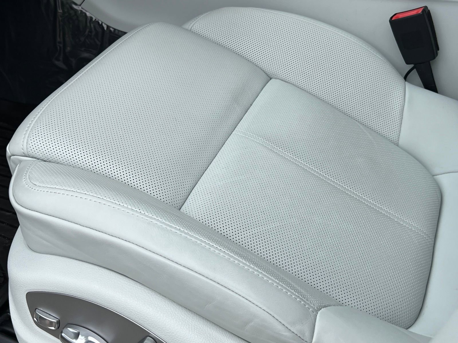 Certified 2025 Porsche Macan image 29