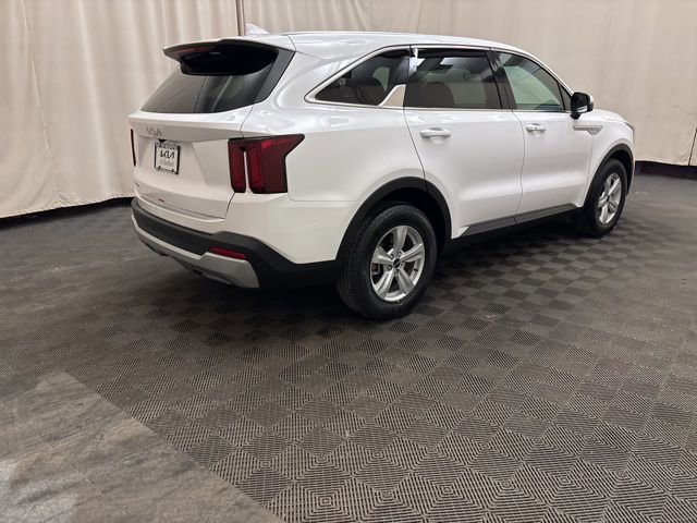 Certified 2025 Kia Sorento LX image 5