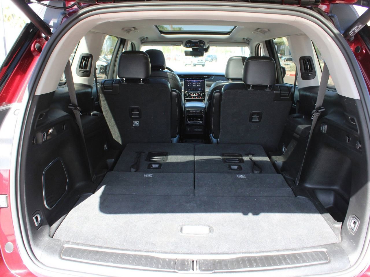 Used 2022 Jeep Grand Cherokee L Limited w/ Luxury Tech Group II AWD/4WD image 12