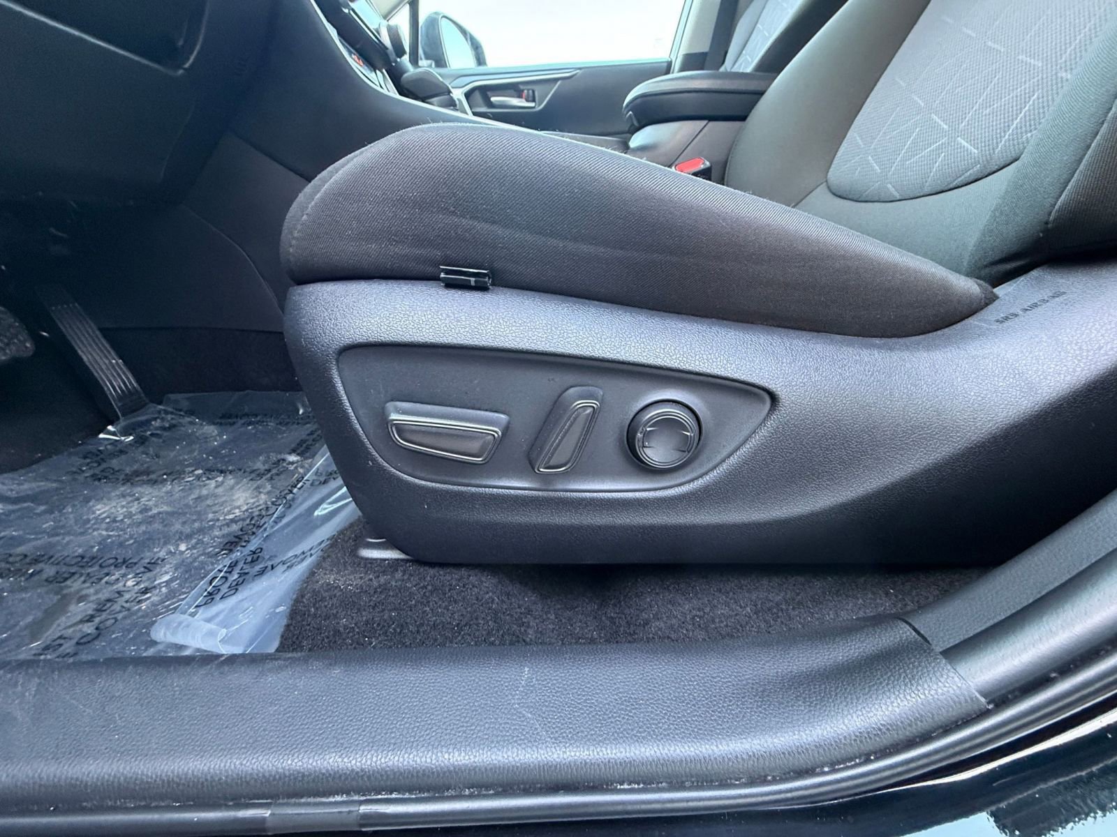 Used 2025 Toyota RAV4 XLE w/ Convenience Package image 23