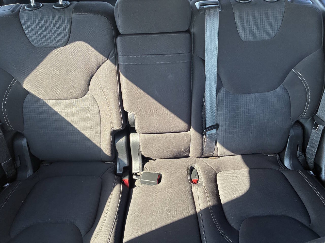Used 2015 Jeep Cherokee Latitude w/ Cold Weather Group AWD/4WD image 19