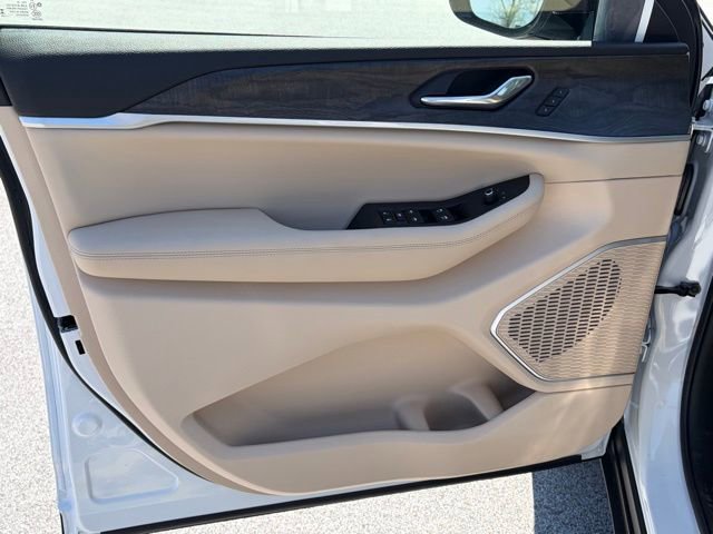 New 2026 Jeep Grand Cherokee Limited AWD/4WD image 12