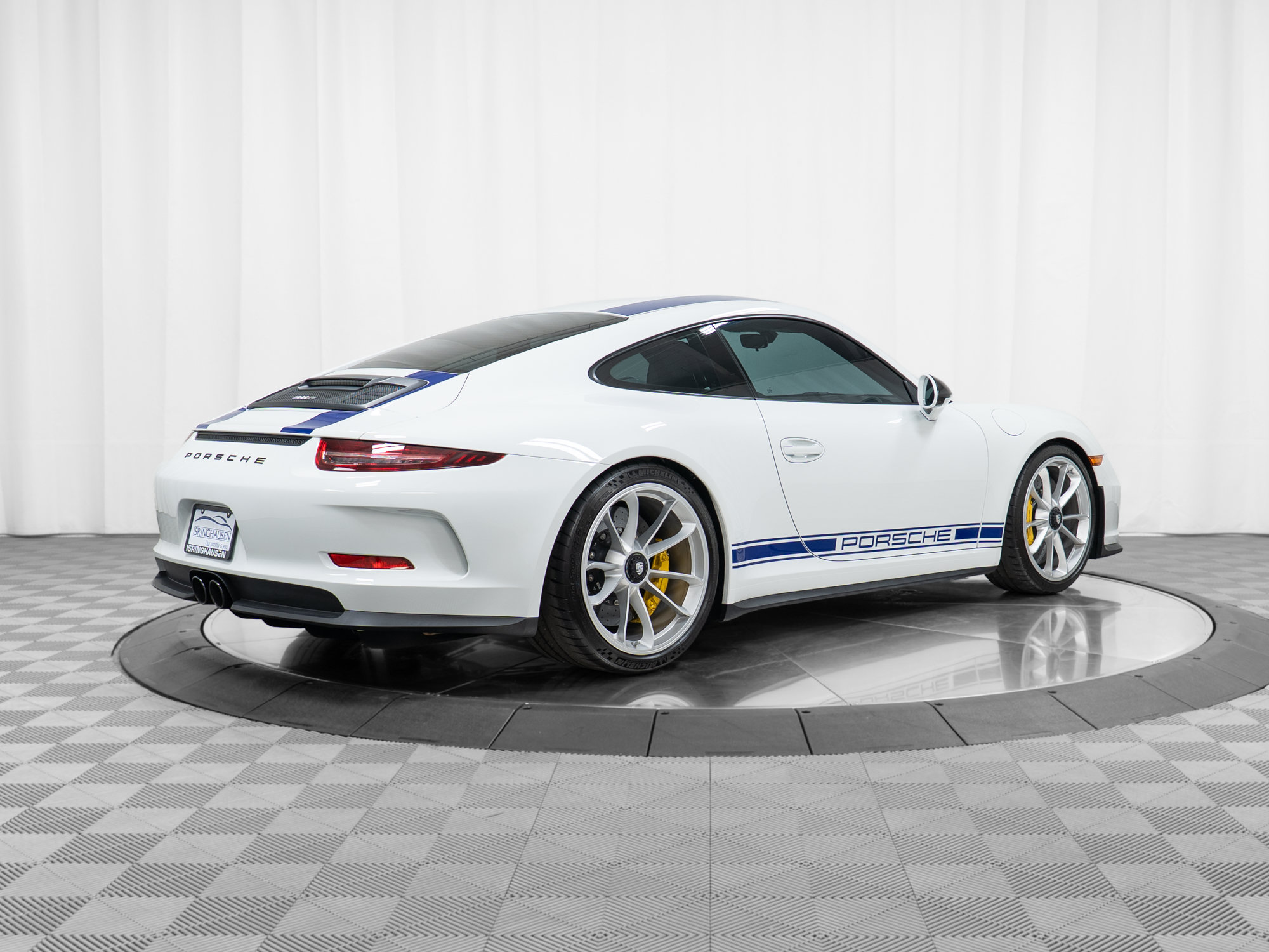 Certified 2016 Porsche 911 R RWD image 7