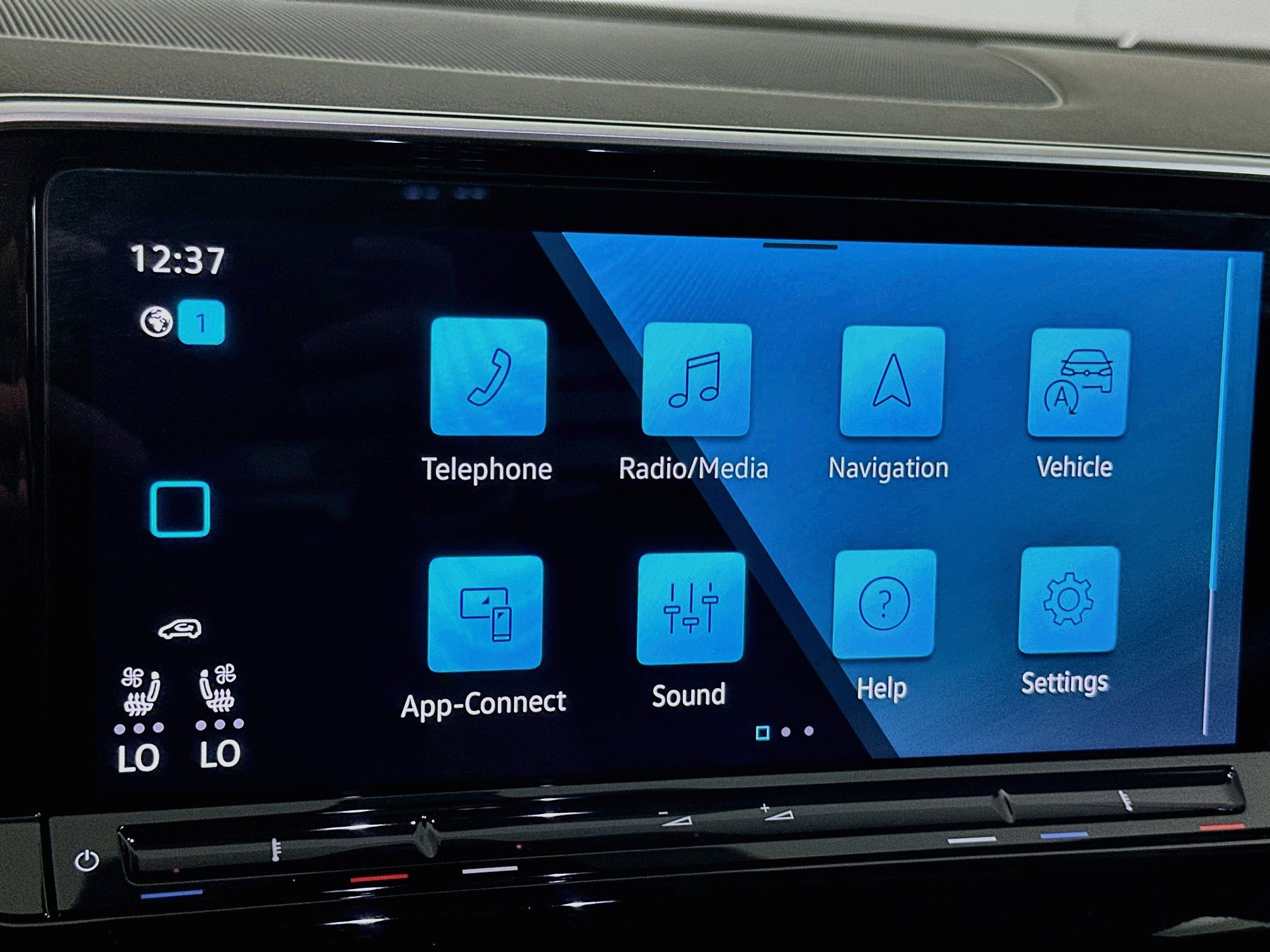 Used 2025 Volkswagen Atlas SE FWD image 21