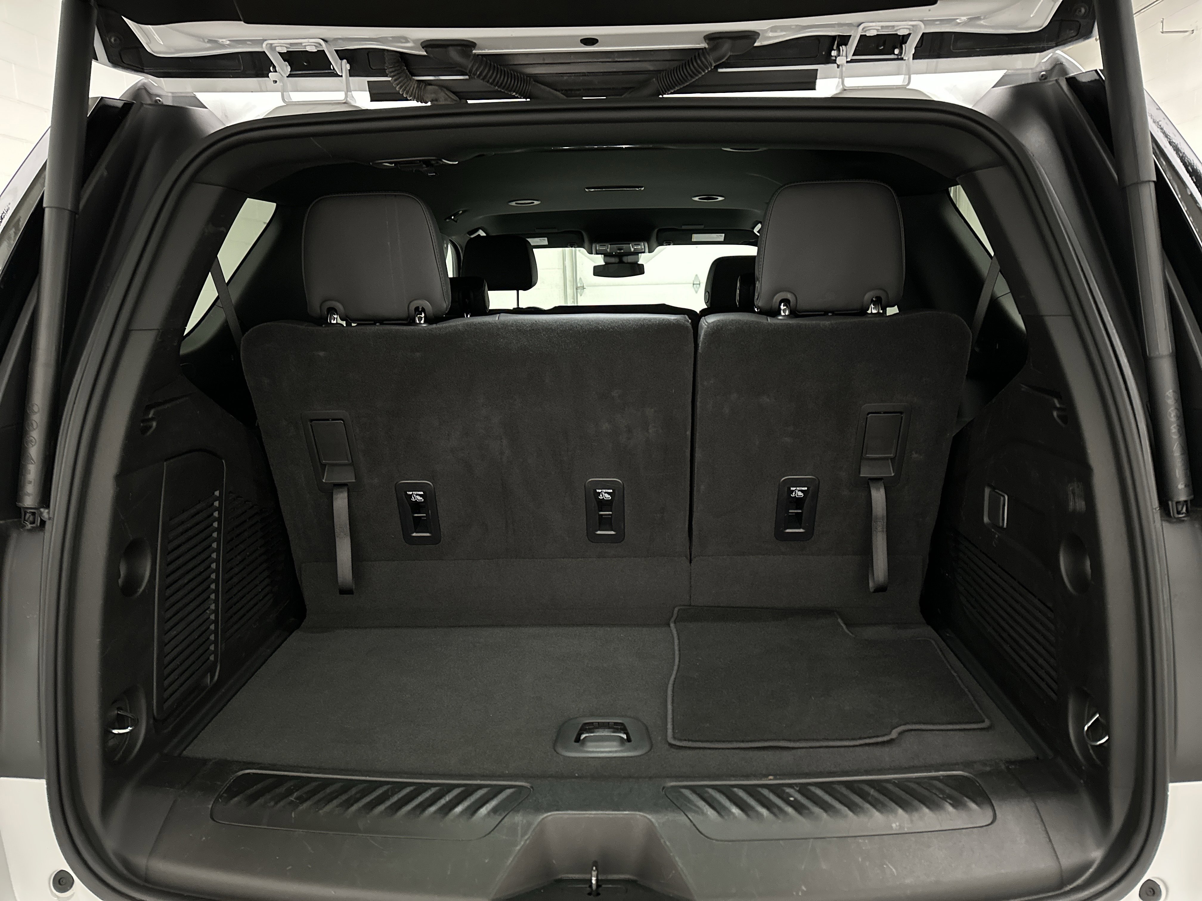Used 2025 Chevrolet Tahoe LT image 16