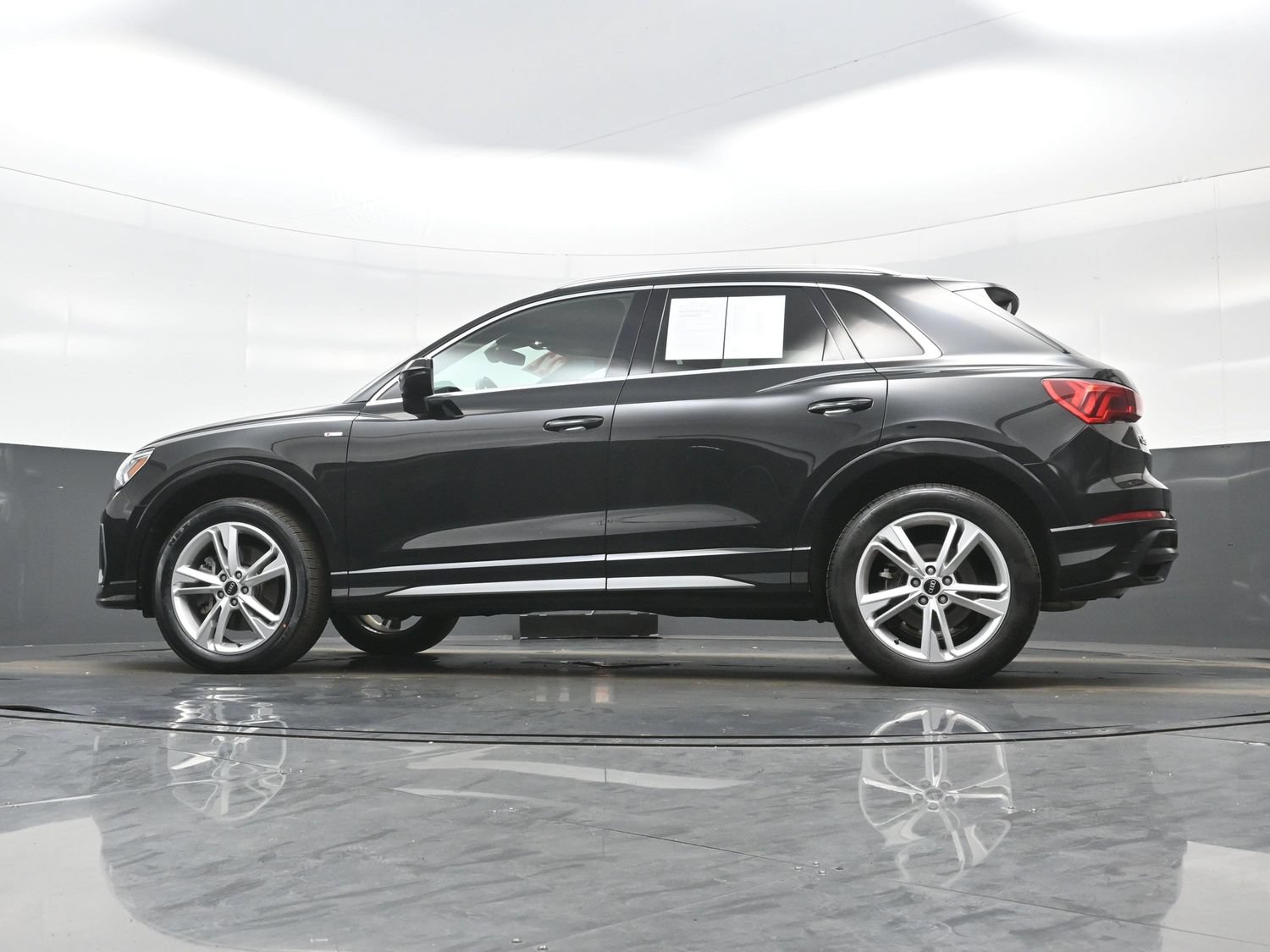 Used 2022 Audi Q3 2.0T Premium Plus w/ Premium Plus Package AWD/4WD image 30