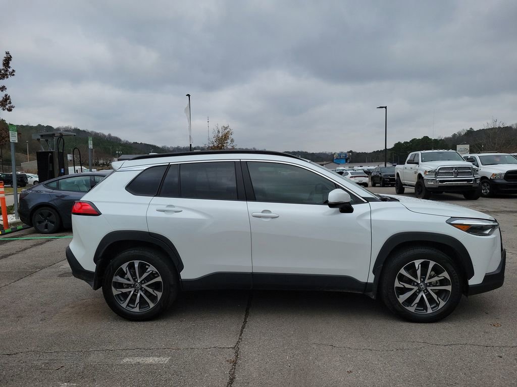 Used 2024 Toyota Corolla Cross XLE image 2