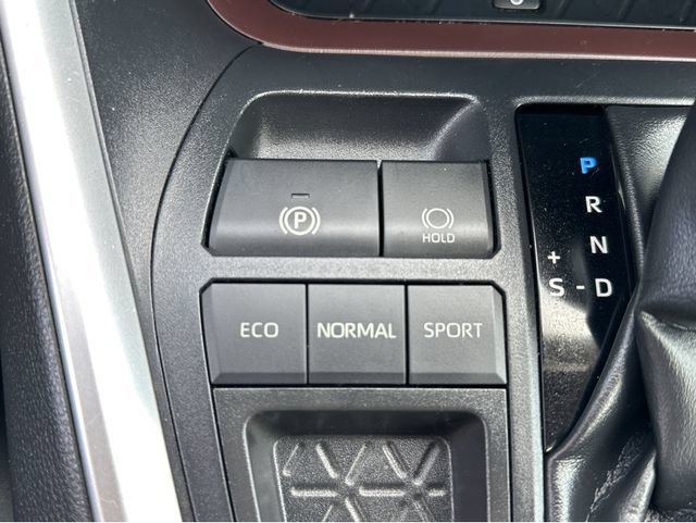 Used 2021 Toyota RAV4 Limited FWD image 30