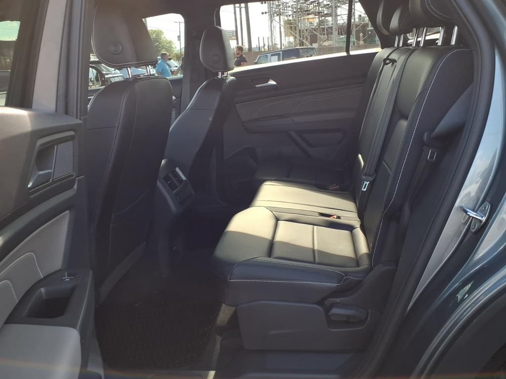 Certified 2023 Volkswagen Atlas Cross Sport SE w/ Panoramic Sunroof Package AWD/4WD image 22
