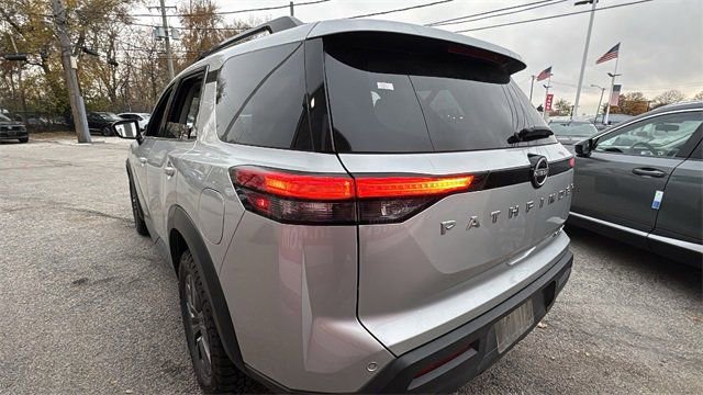 Used 2024 Nissan Pathfinder SV image 14