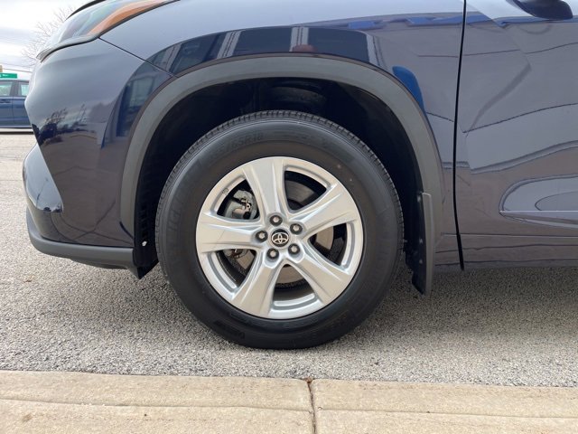 Used 2023 Toyota Highlander L image 16
