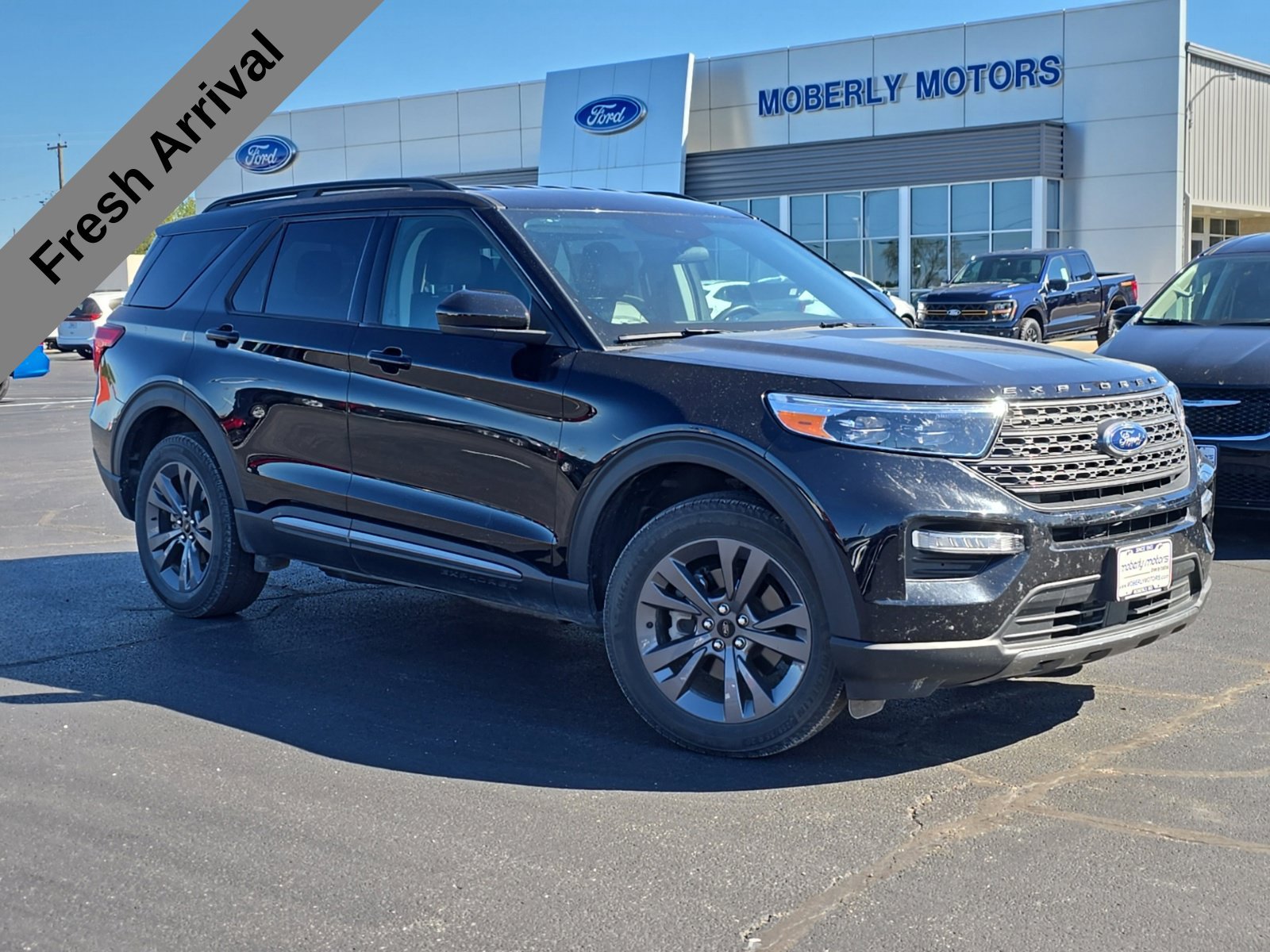 Used 2024 Ford Explorer XLT w/ Equipment Group 202A AWD/4WD image 1