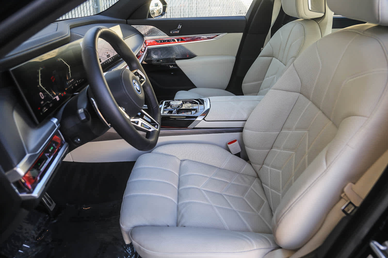 Used 2025 BMW 750e xDrive w/ Premium Package image 14