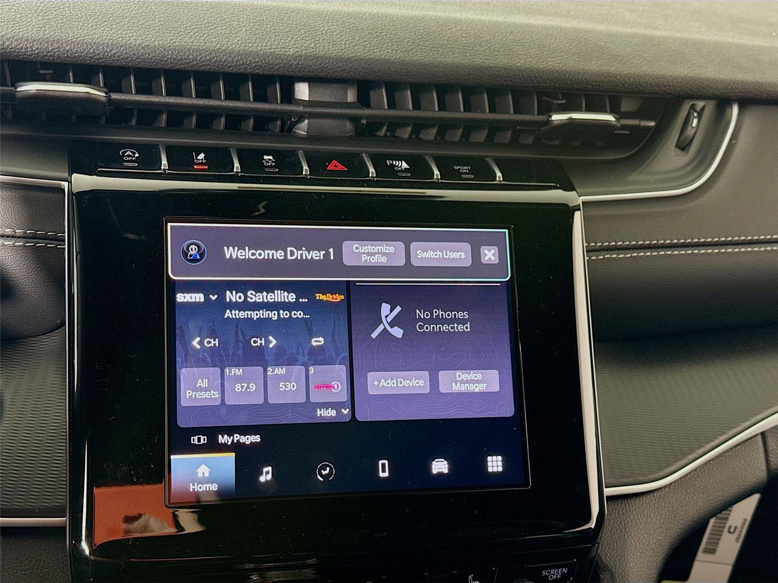 New 2025 Jeep Grand Cherokee Altitude image 9