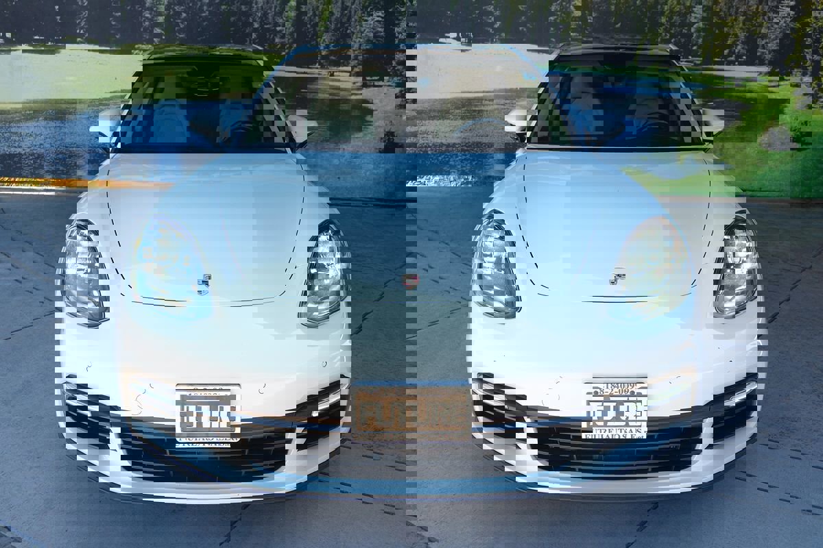 Used 2017 Porsche Panamera image 2