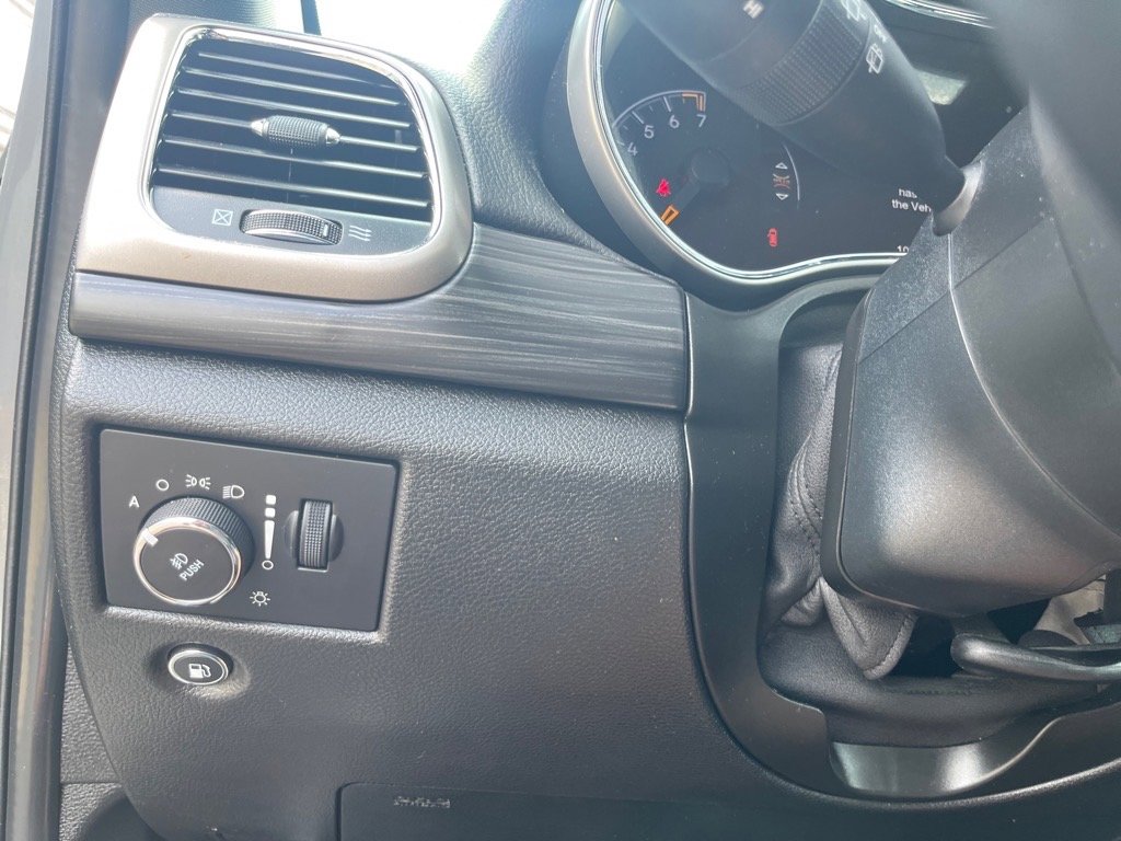 Used 2021 Jeep Grand Cherokee Laredo X image 14