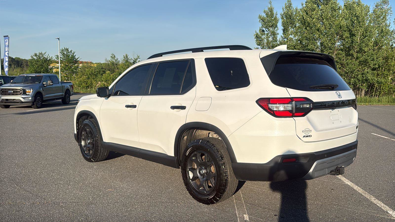 Used 2023 Honda Pilot TrailSport image 11