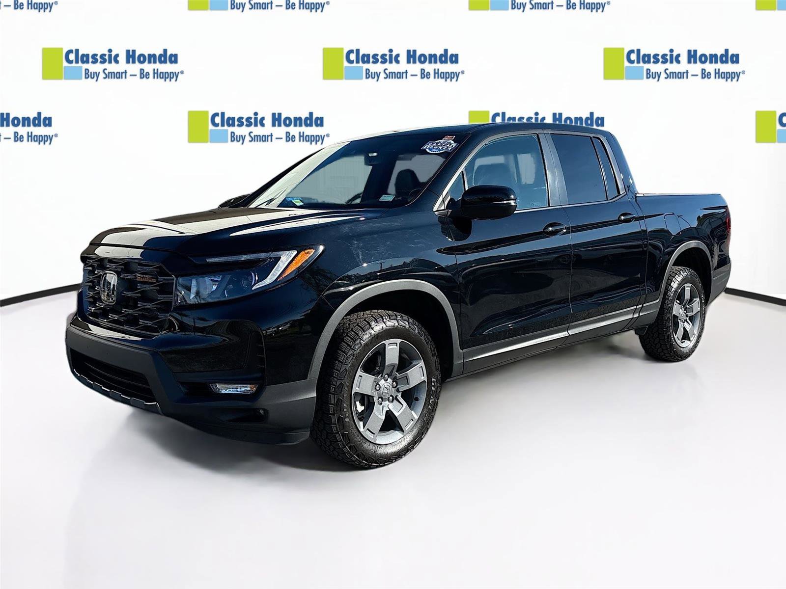 Used 2025 Honda Ridgeline TrailSport image 3