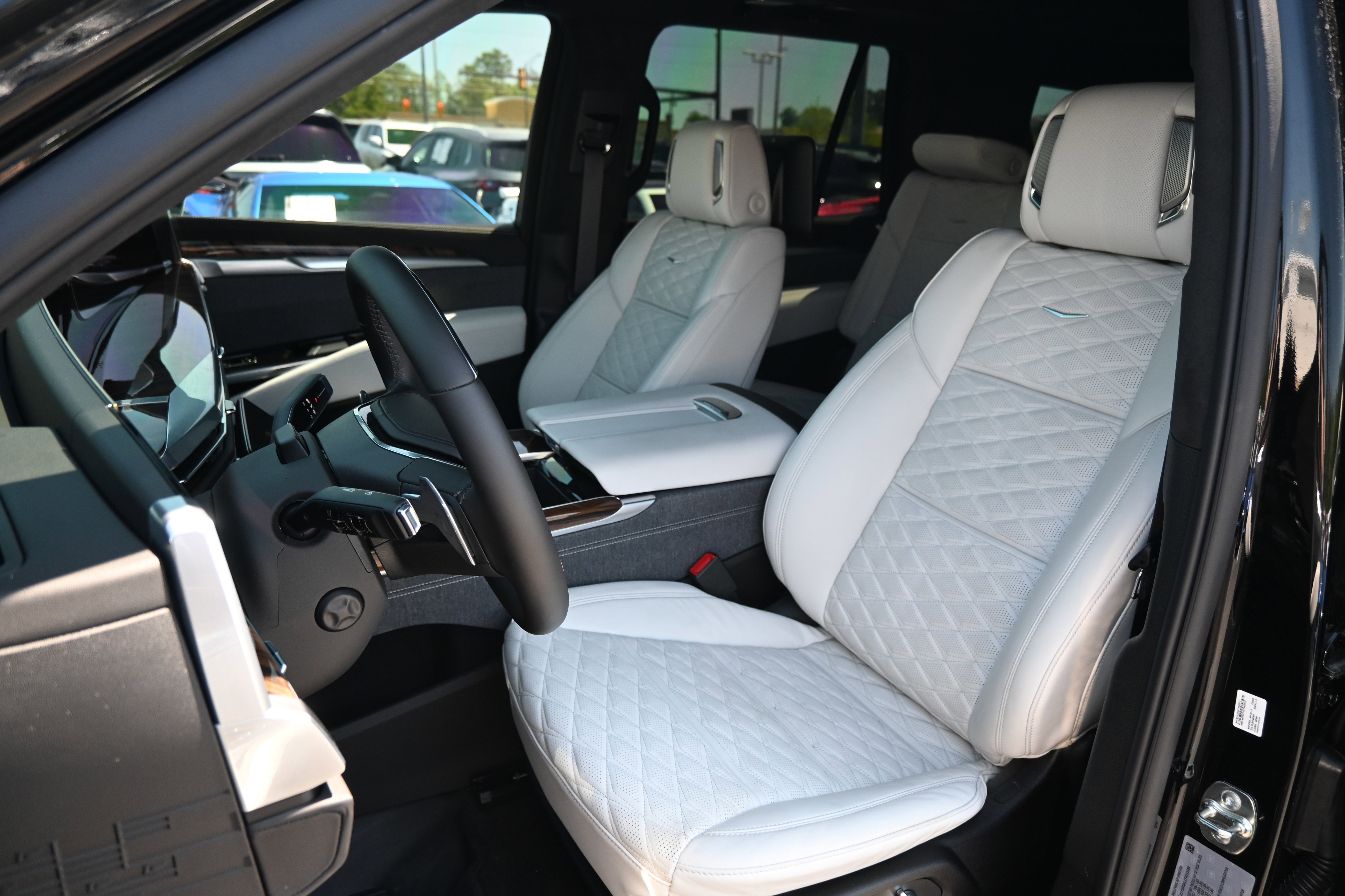 Used 2026 Cadillac Escalade Platinum Sport w/ LPO, ONYX Package image 7