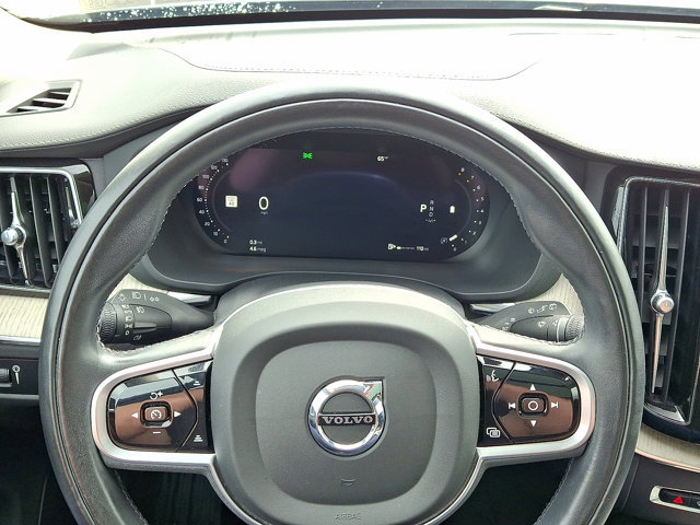 Used 2022 Volvo XC60 B5 Inscription w/ Climate Package image 21