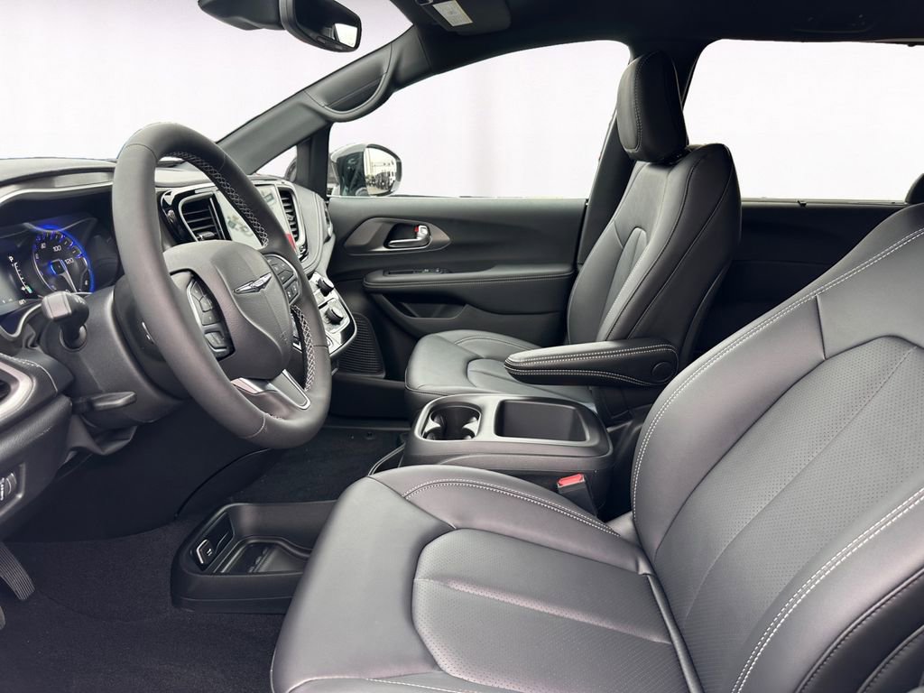 New 2026 Chrysler Pacifica Select image 9