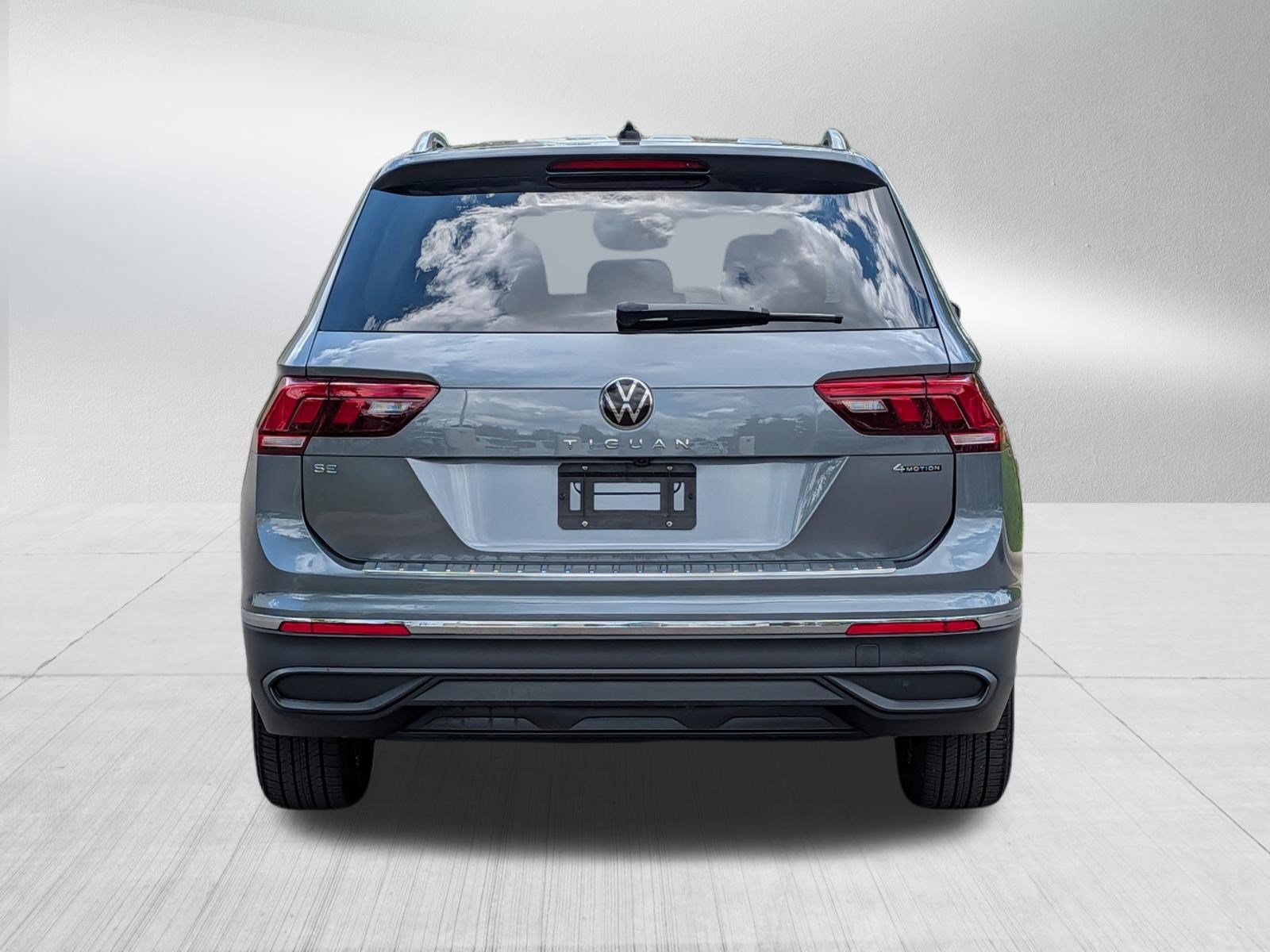 Certified 2023 Volkswagen Tiguan SE w/ Panoramic Sunroof Package AWD/4WD image 6