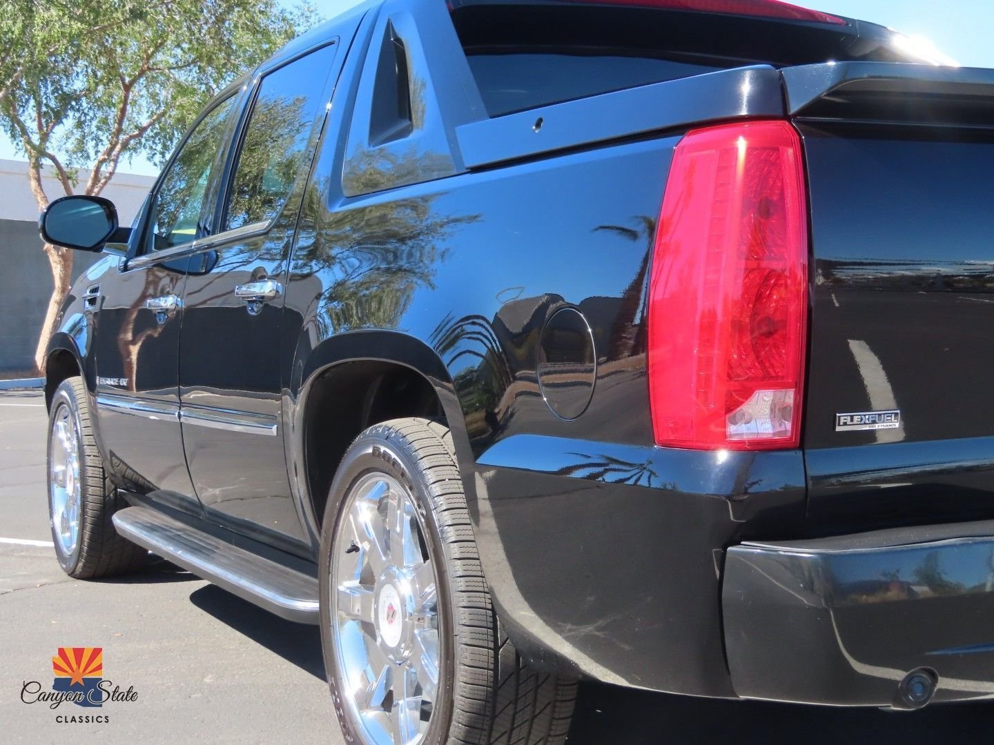 Used 2009 Cadillac Escalade EXT image 25