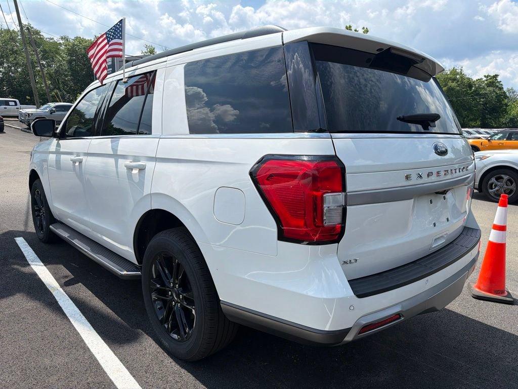 Used 2023 Ford Expedition XLT AWD/4WD image 3