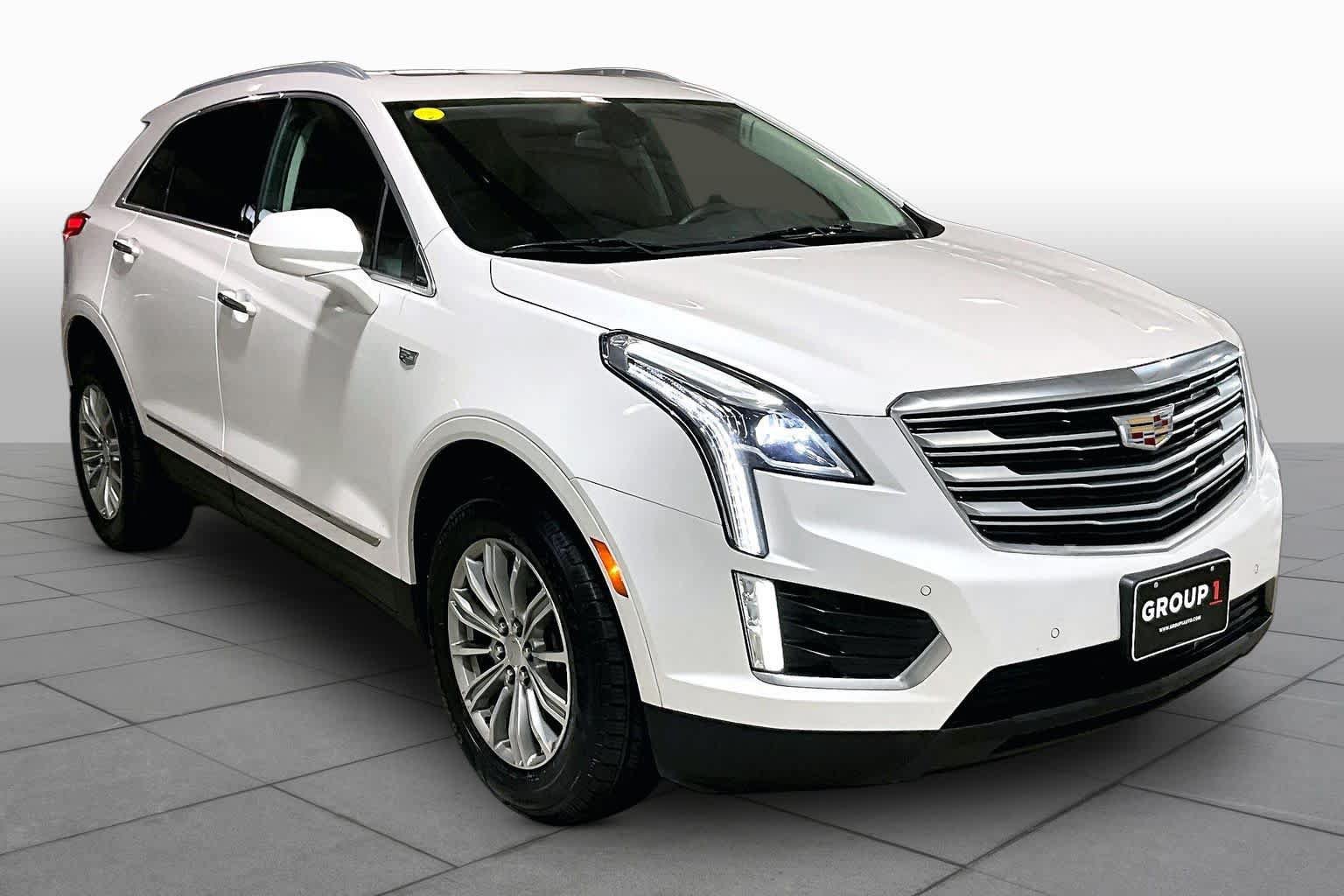 Used 2017 Cadillac XT5 Luxury AWD/4WD image 3