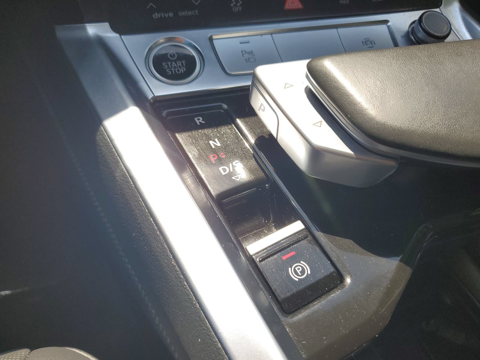 Used 2024 Audi Q8 e-tron Premium Plus AWD/4WD image 27